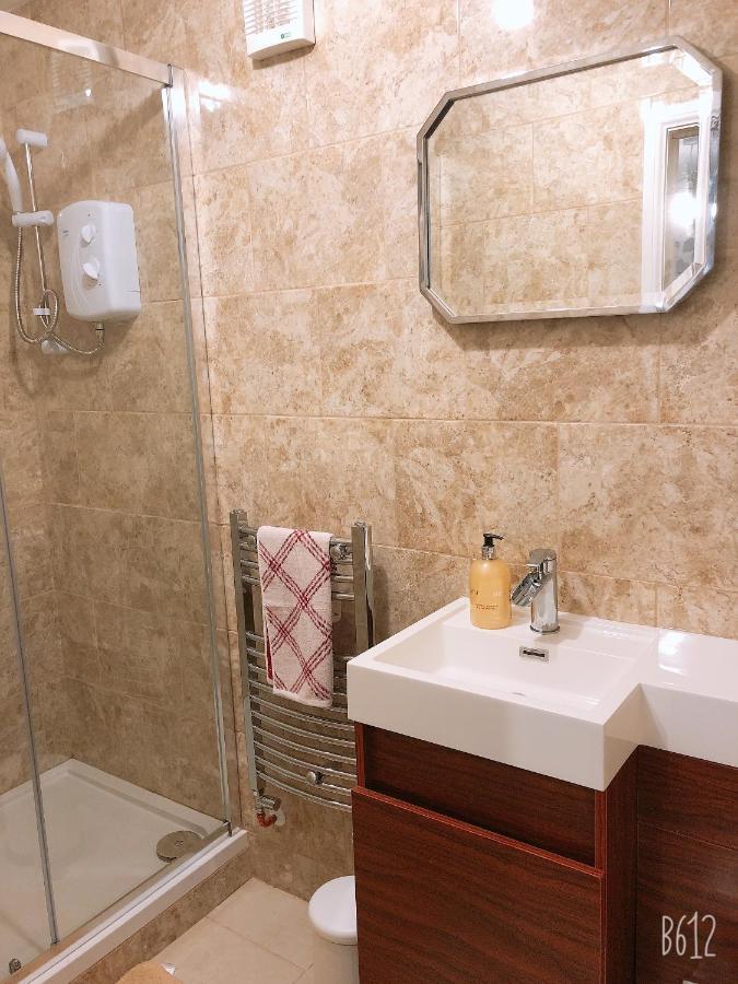 Flat 1 - Entire Modern Studio With En-Suite And Free Parking Close To Qmc, City Centre & Notts Uni Nottingham Dış mekan fotoğraf